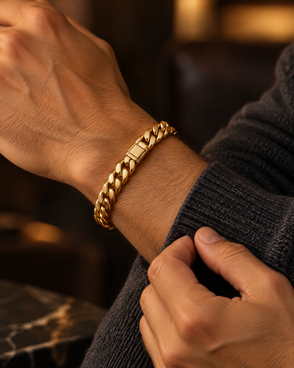 Pulsera Cuban Link 8mm oro puesta – Vesko