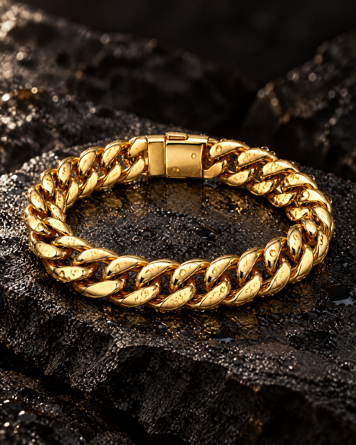 Detalle cierre Pulsera Cuban Link 8mm oro – Vesko