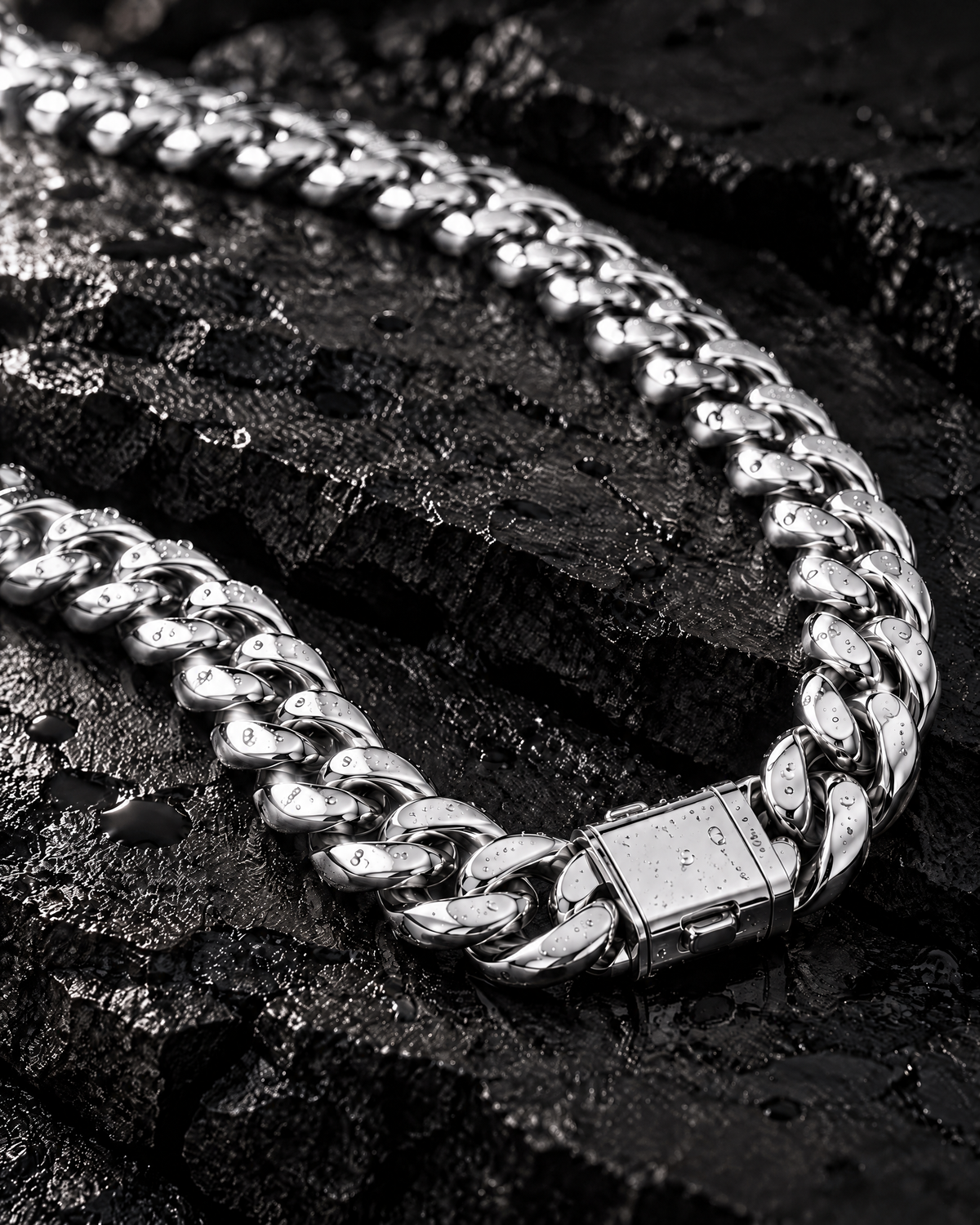 Detalle cierre Cadena Cuban Link 8mm plata – Vesko